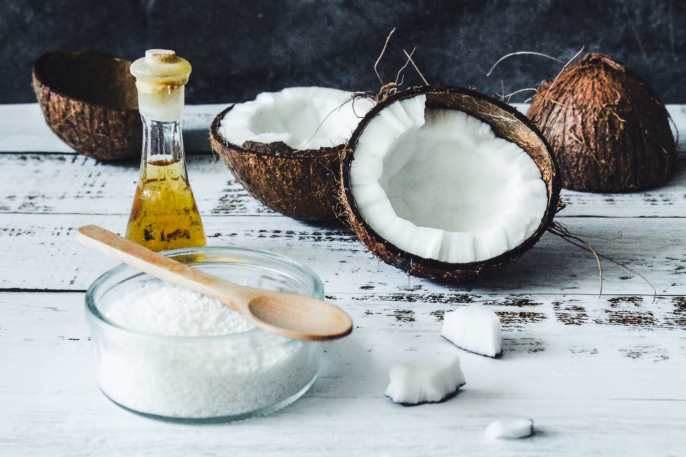 美容や健康にいいと有名なココナッツオイルの使い方は？炒め物に使える？