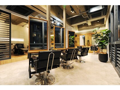 1．Ursus hair Living by HEADLIGHT 錦糸町店【アーサス ヘアー リビング】