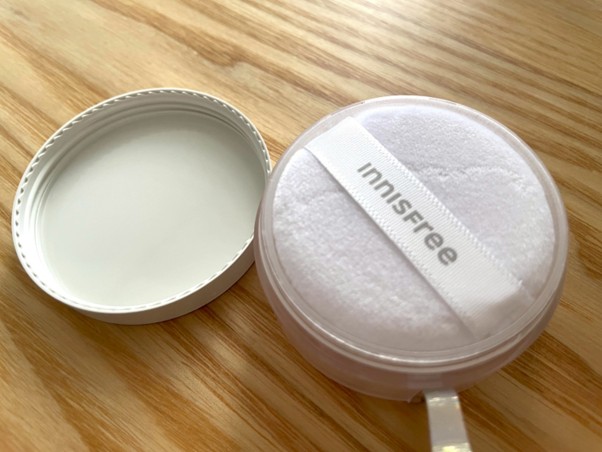 付属のパフの触り心地は？