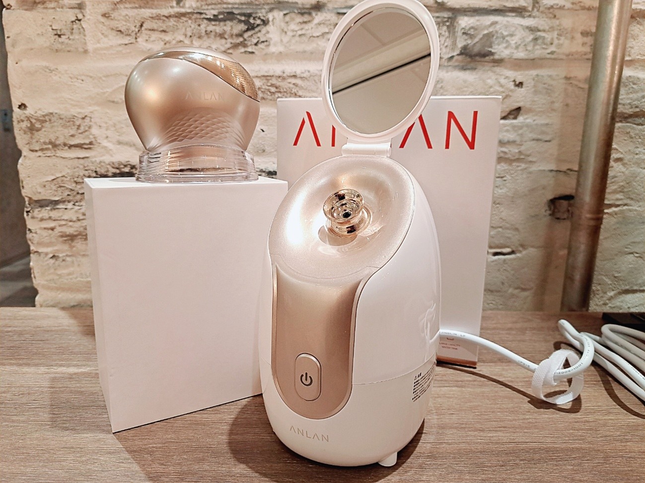 冬こそおうち美容！「ANLAN（アンラン）」の人気フェイススチーマーと、新作美顔器「LUMINA-R」をお試し♪