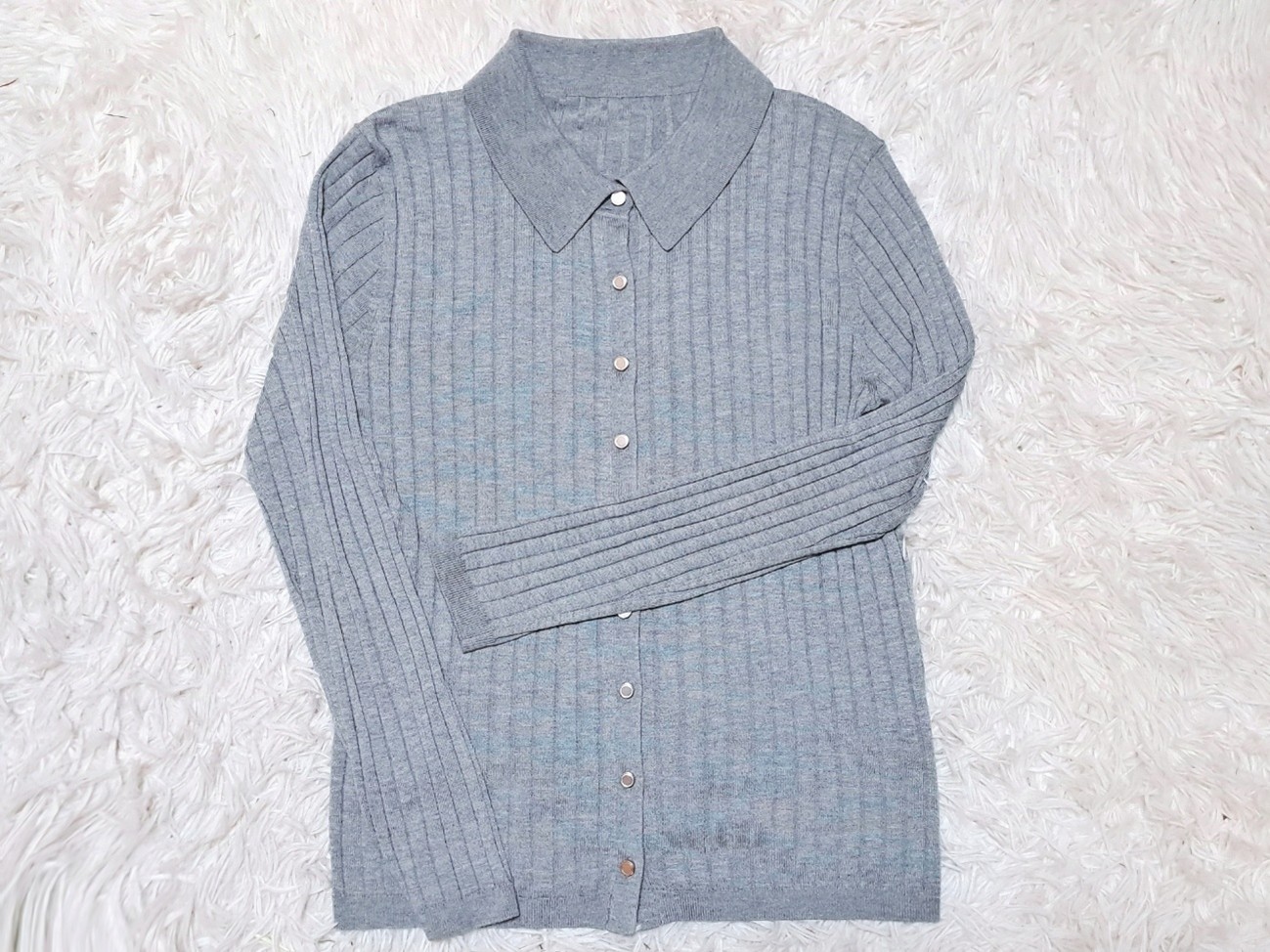 ①ポロ襟ニット（Mサイズ・グレー）