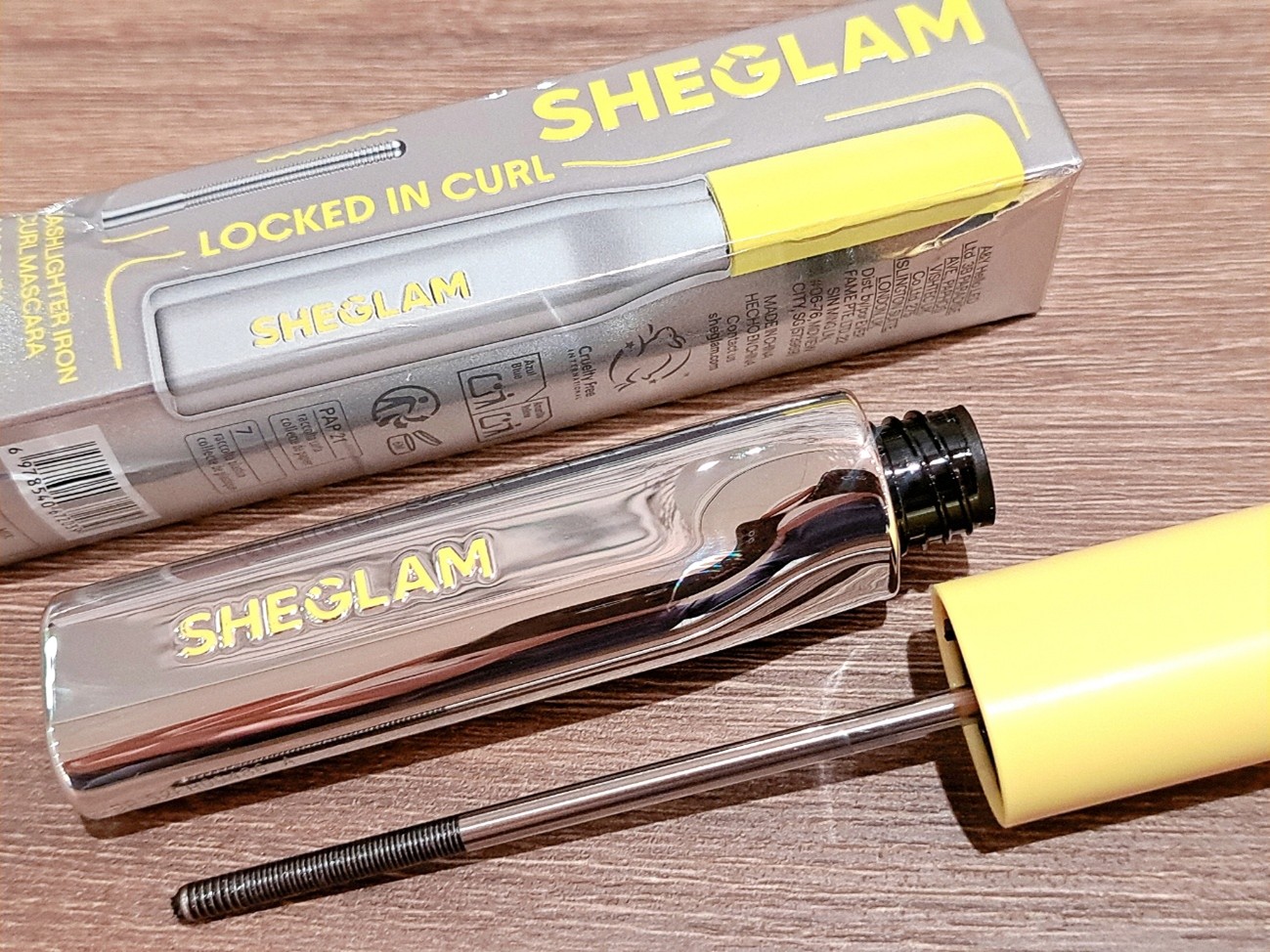 ロング＆カールがキレイな「イエロー」