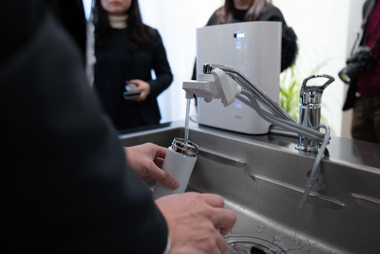 ④「給水体験」で商品の魅力を体感