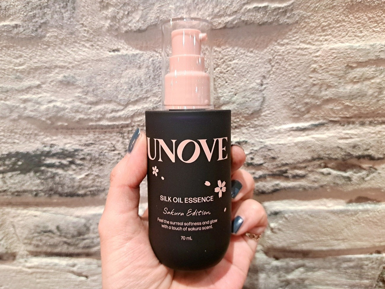 「シルクオイルエッセンス」の特徴と使用感