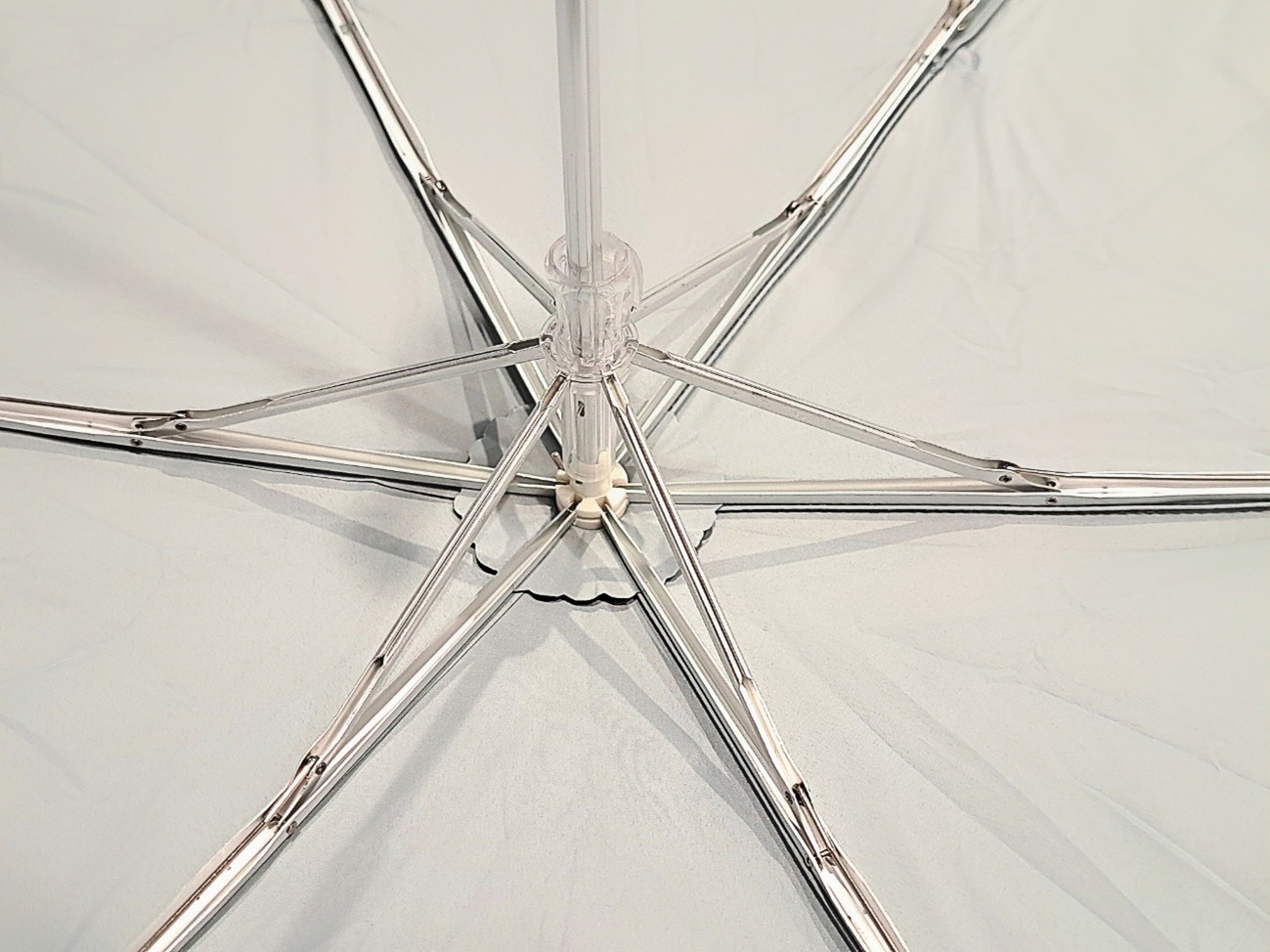 ④毎日持ち運べる軽さと、細部のデザイン