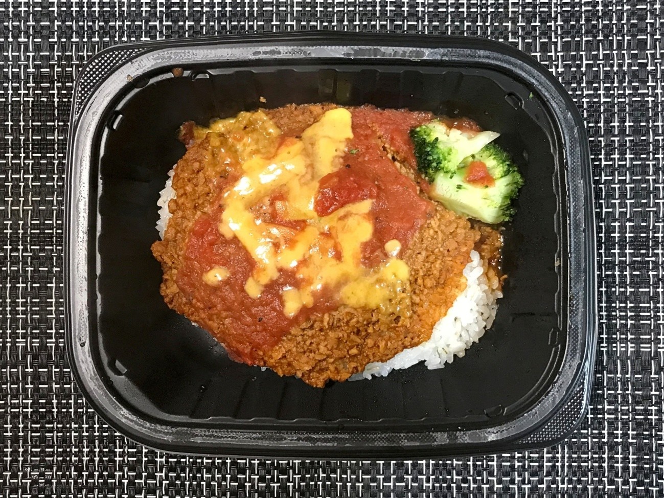 ⑥トマトとチーズの旨みタコライス