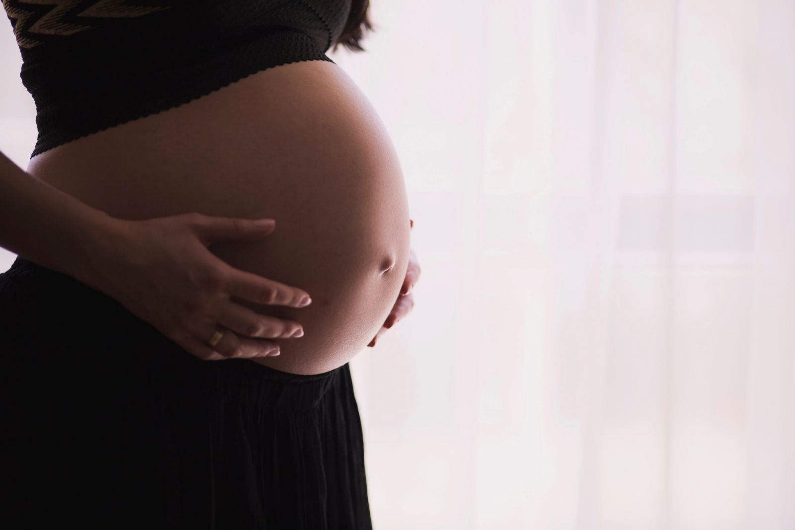 ２０２２年４月から不妊治療の保険適用が拡大？！妊活のために検査すべき「AMH値」の解説や医師へのインタビューも公開