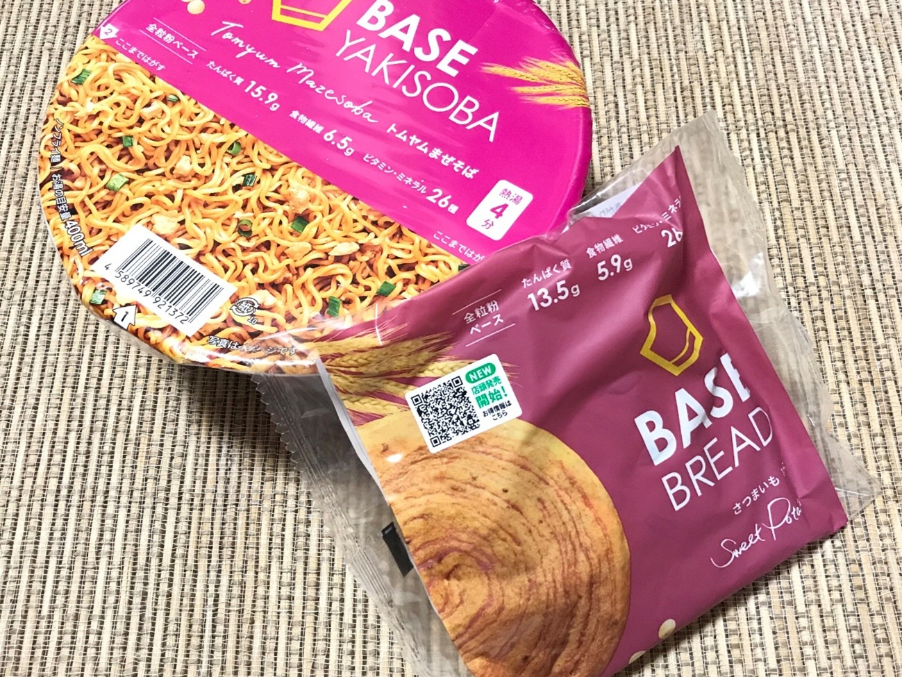 栄養満点・ローカロリー◎新作の『BASE BREAD さつまいも』と『BASE YAKISOBA トムヤムまぜそば』を食べてみた！