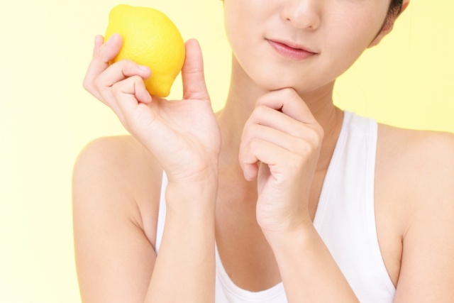 【専門家執筆】お肌にレモンは×だけど、美肌を目指すのに効果的な方法は？