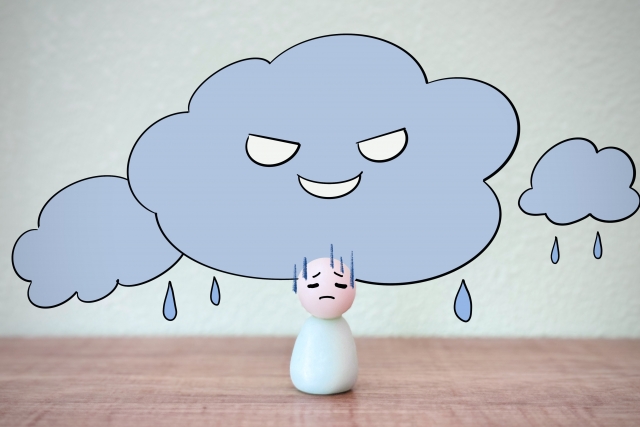 梅雨の低気圧と頭痛の関係