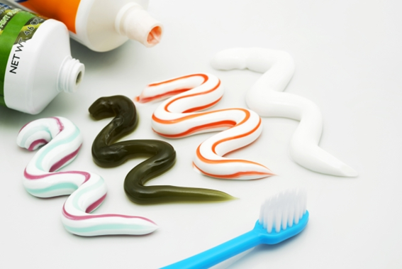 ホワイトニング歯磨き粉は「成分」で選ぶこと！